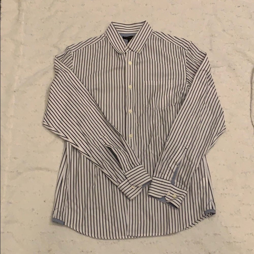 Men’s Banana Republic striped soft wash shirt